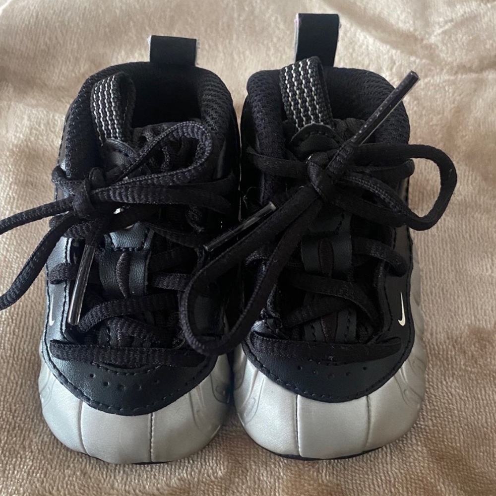 Nike infant foams size 2